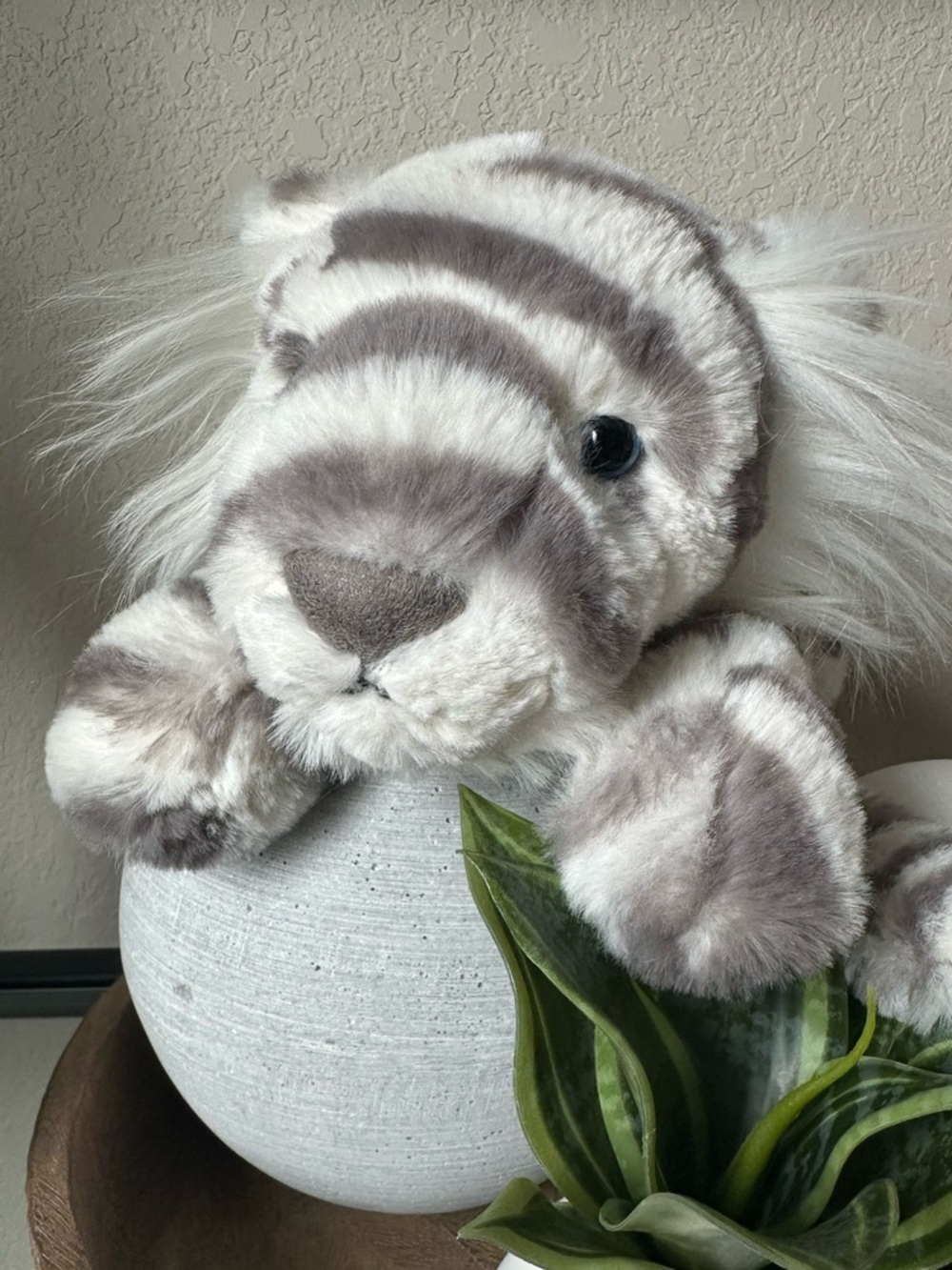 Jellycat “Little” Sacha Snow Tiger BNWT - Sold Out Online